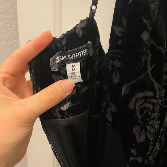 Urban Outfitters Black Floral Velvet Mallory Midi Dress size medium - Picture 4 of 6